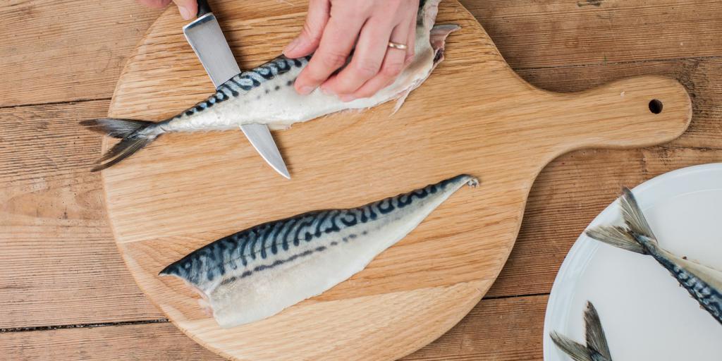 Вкусная скумбрия в аэрогриле – легкие и простые рецепты