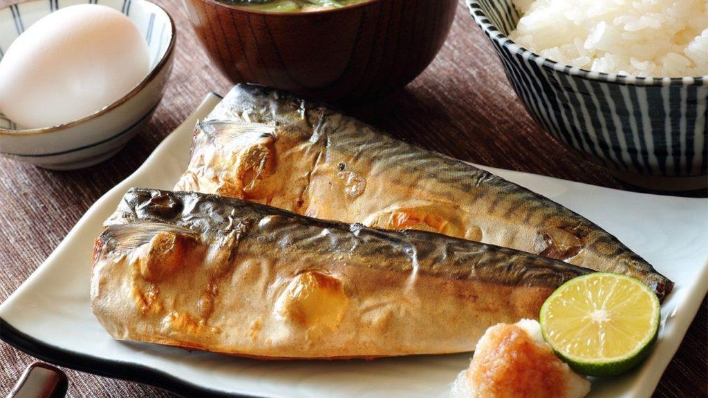 Вкусная скумбрия в аэрогриле – легкие и простые рецепты