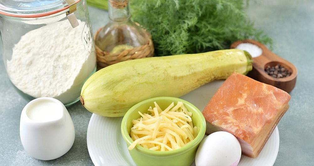 Кабачок, бекон, сыр, яйцо, мука