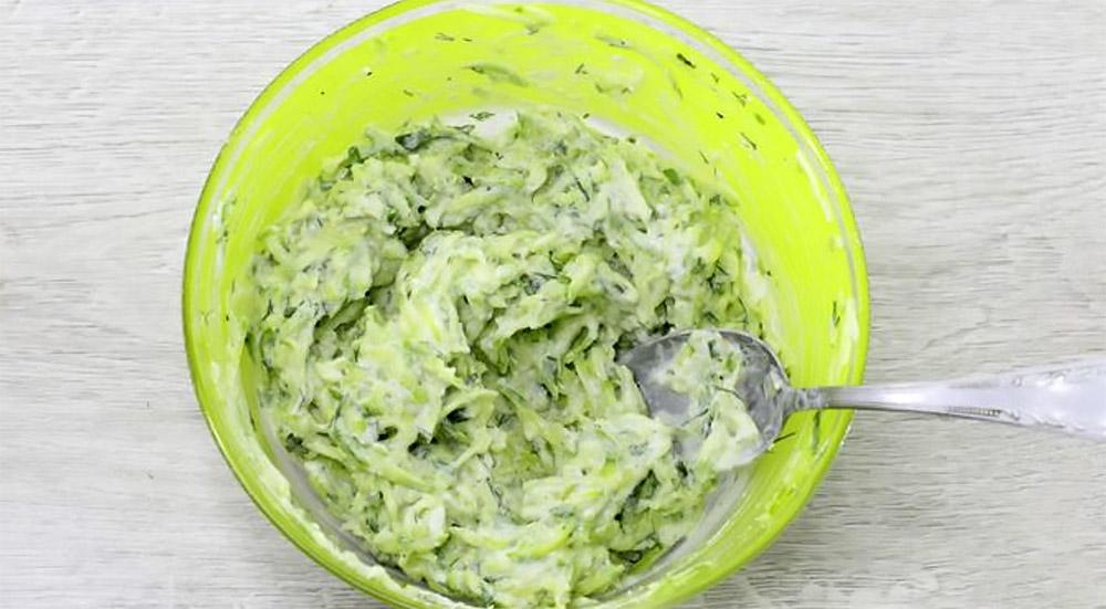 Кабачок с сыром и зеленью