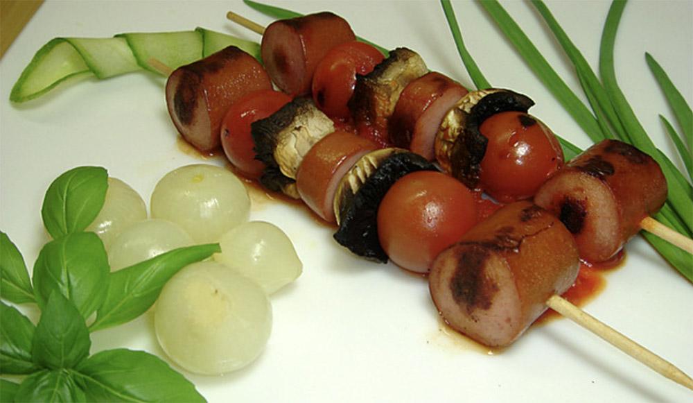 Шашлык из сосисок