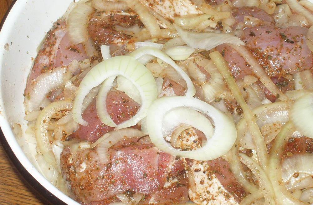 Белое вино и лук