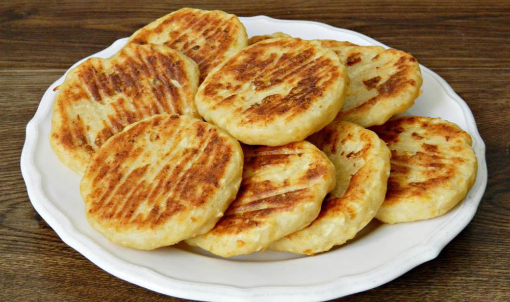 Сырники с яблоком, приготовленные на электрогриле Сырники с яблоком