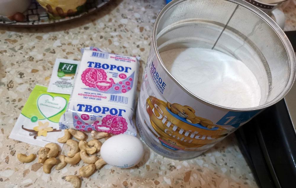 Ингредиенты для приготовления ПП-сырников Творог, рисовая мука и кешью