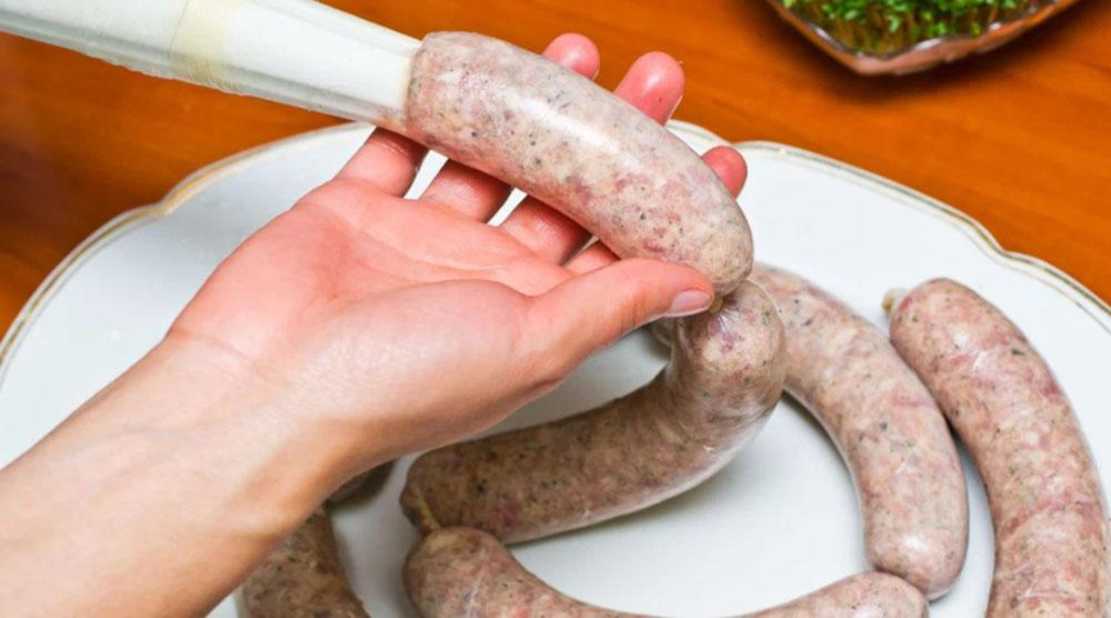 Колбаски и мясорубка