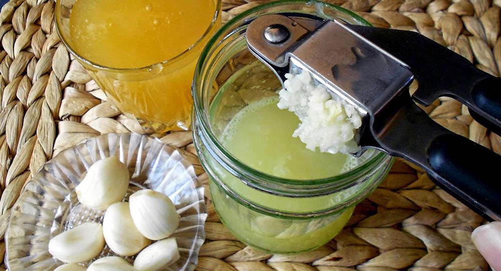 Лимонный сок и чеснок