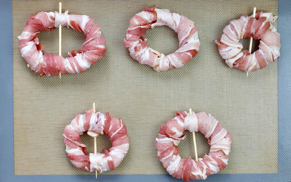 Лук в беконе