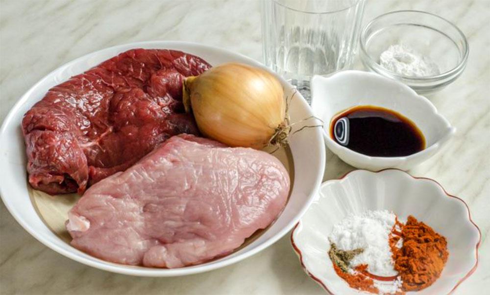 Мясо, лук, специи