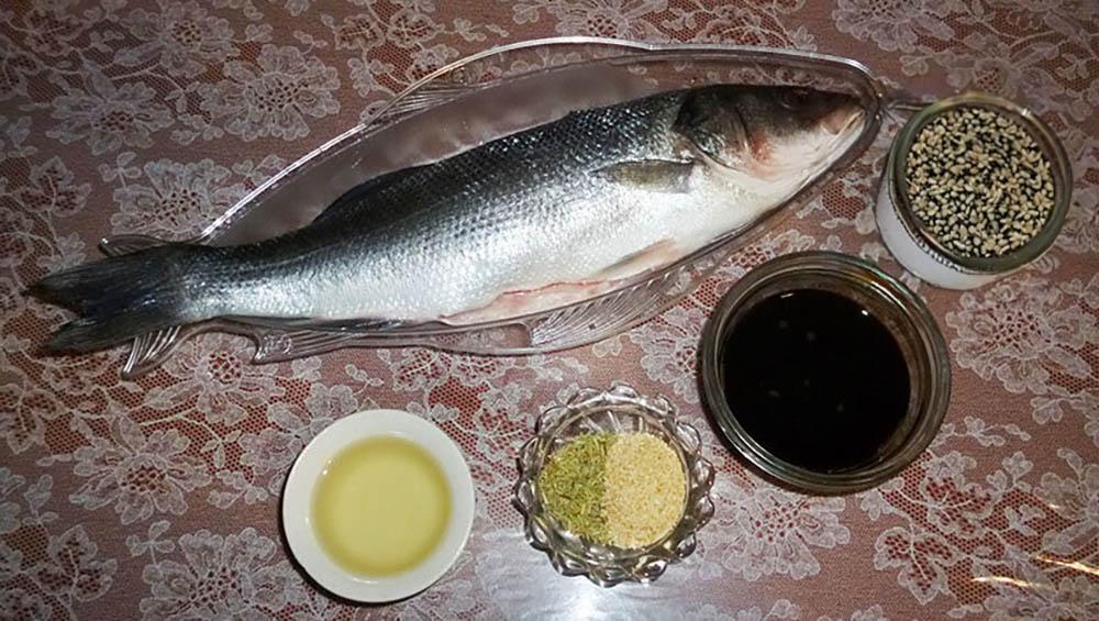 Сибас, соевый соус, кунжут