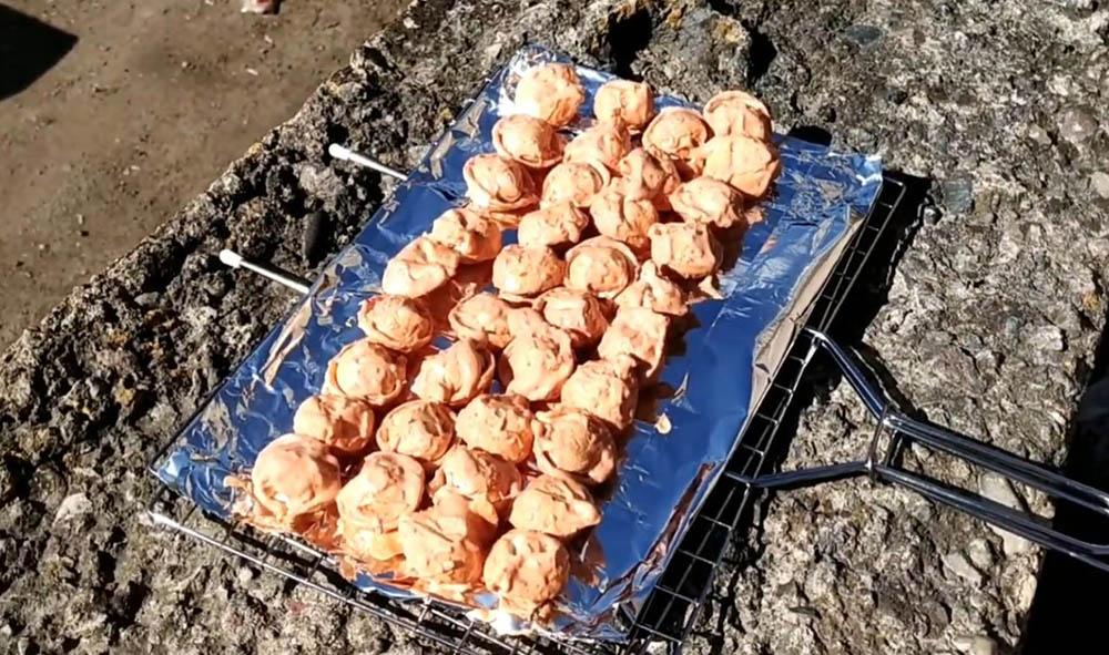 Приготовление сметанно-горчичных пельменей на гриле Пельмени на решётке